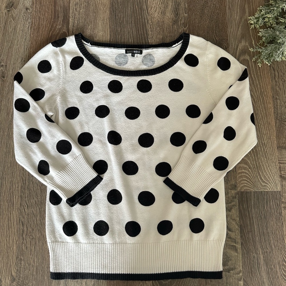 600 West Sweater